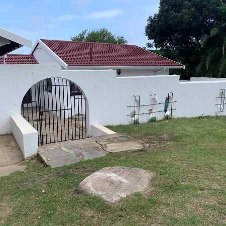 White House Lodge In Scotburgh Scottburgh Eksteriør billede