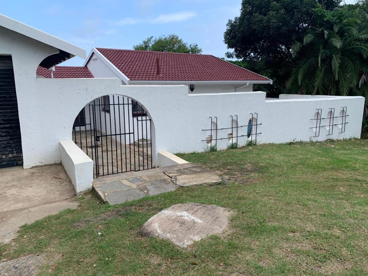 White House Lodge In Scotburgh Scottburgh Eksteriør billede